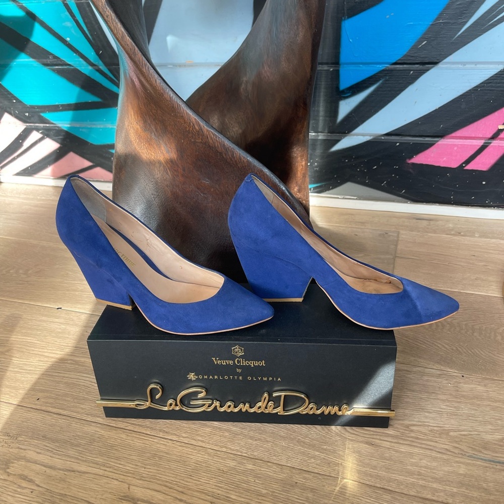 Blue Suede heels from Pour la Victoire! - Picture 5 of 9